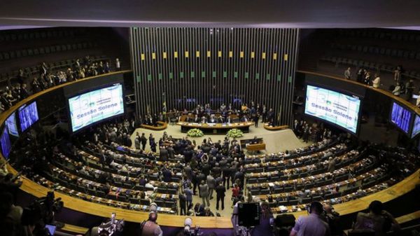Brasil: Aprueban en primer debate reforma de las jubilaciones