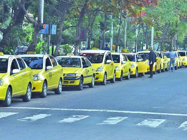 Ciudadanos pagan más de G. 2.000.000 por espacio reservado, los taxistas nada