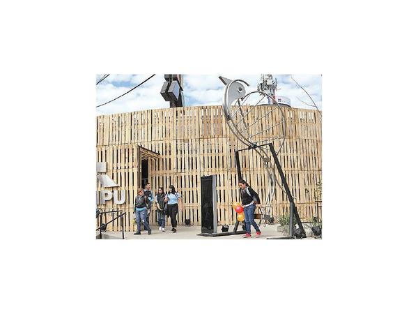 Instalación artística imita sonidos del Pájaro Campana