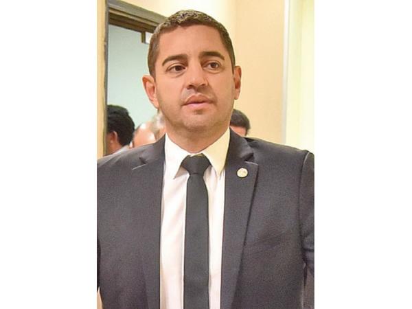 Reclaman que Marito no consulta al partido para tomar decisiones