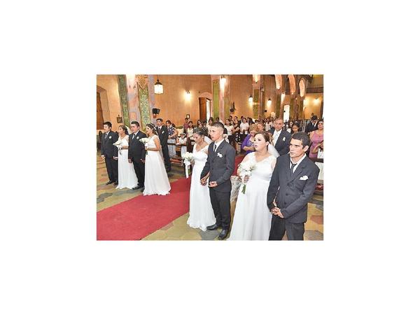 Cuatro parejas dijeron sí, acepto en boda comunitaria