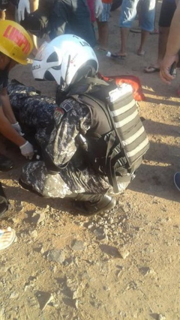 Camioneta atropella a dos agentes del Grupo Lince en Asunción