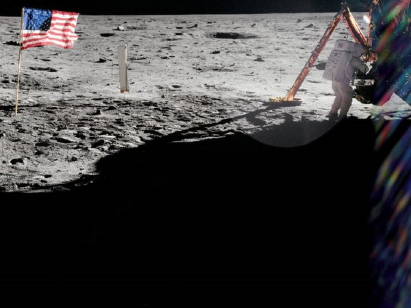 Hacer un montaje habría sido mucho más caro que ir de verdad a la Luna