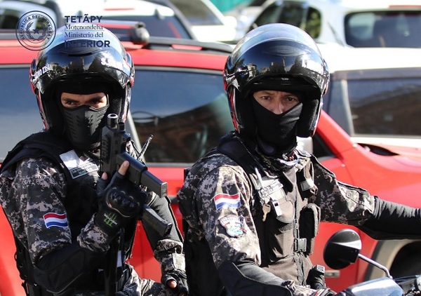 Camioneta atropella a agentes Lince y se da a la fuga