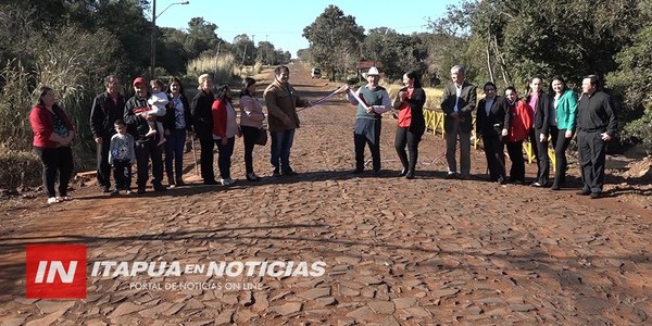 INAUGURAN EMPEDRADOS EN VARIOS BARRIOS DE LA PAZ