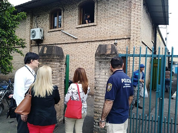 Fiscales allanaron carbonera, tras denuncia por supuesta Trata de Personas con fines de Explotación Laboral al que serían sometidos adolescentes