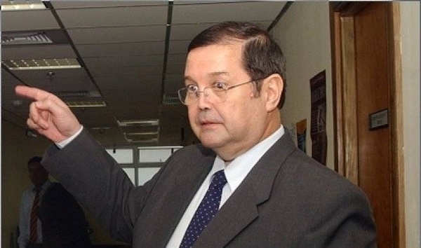 HOY / Abogado sale a favor de fiscal: “Por carecer de cédula no te vas al calabozo”