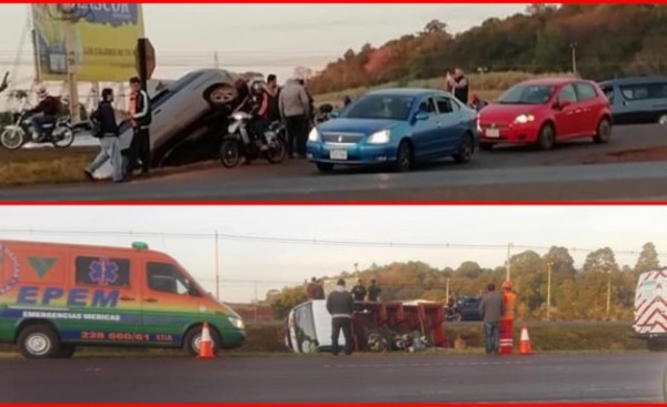 Dos vehículos terminan en la cuneta tras imprudente maniobra