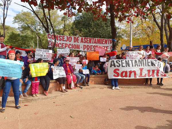 Habitantes de asentamiento se manifiestan en Concepción