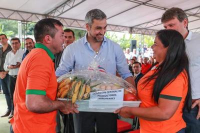 Emprendedoras de Cordillera reciben apoyo a sus iniciativas productivas