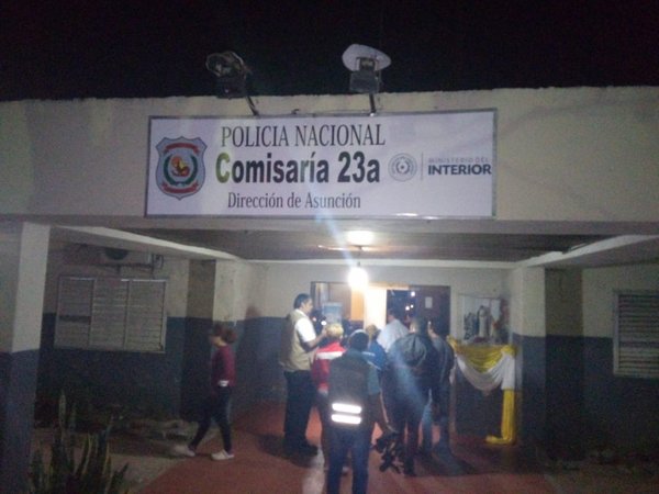 Madre de joven detenido en Zeballos Cué acusa de prepotente a policía