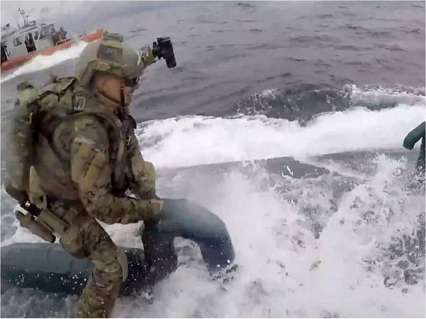 La extraordinaria intercepción de la Guardia Costera de EEUU a un narcosubmarino