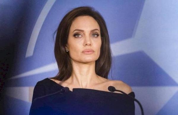 Angelina Jolie se pasea en París mostrando un rostro más feliz - C9N
