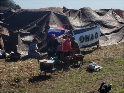Fuerte despliegue policial frente a campamento campesino