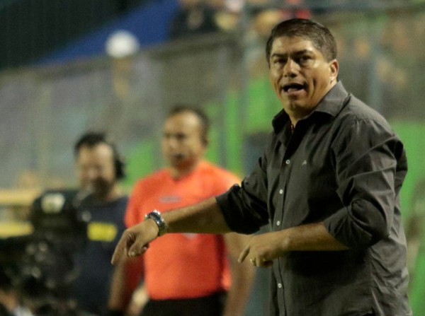 Roberto Torres analiza la derrota en el debut de Luqueño