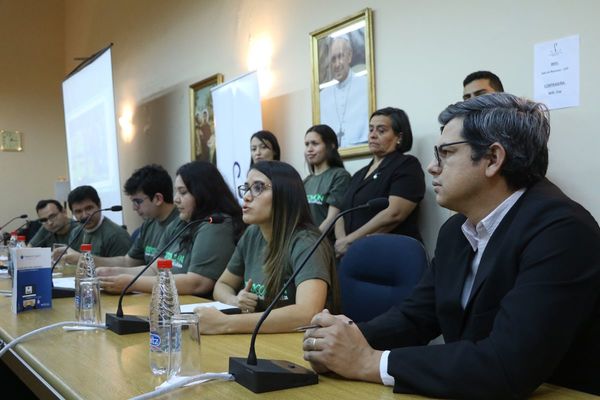Jóvenes invitan a pares a plantar 75.000 árboles
