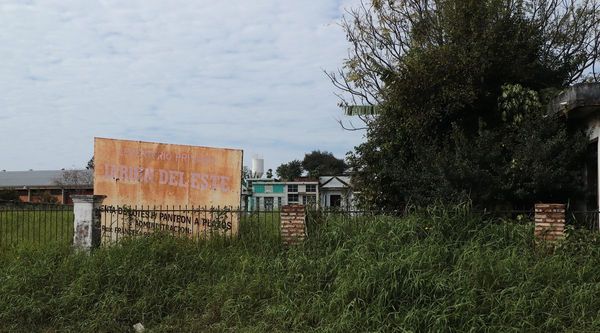 Cementerio abandonado y convertido en “yuyal”