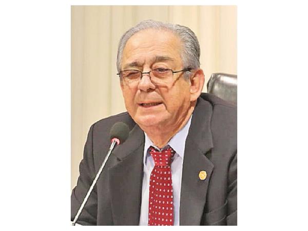La Corte rechaza acción de ex ministro, pero seguirá en UNA