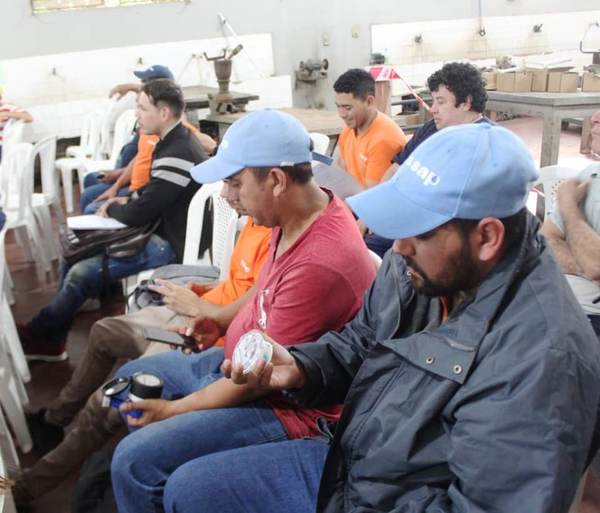 Funcionarios se capacitan para mayor precisión en medición del consumo de agua potable | .::Agencia IP::.