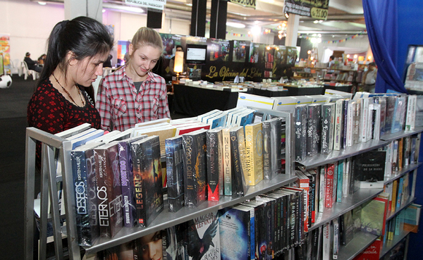 Concluye campaña “Un libro, una esperanza” con visitas a bibliotecas de Cordillera | .::Agencia IP::.