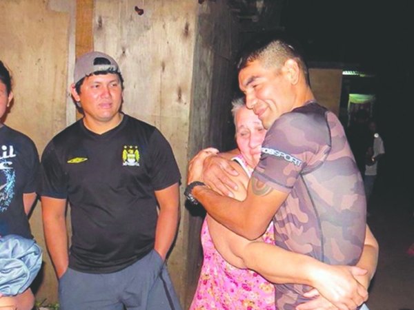 Una Pantera que siente el cariño de su familia