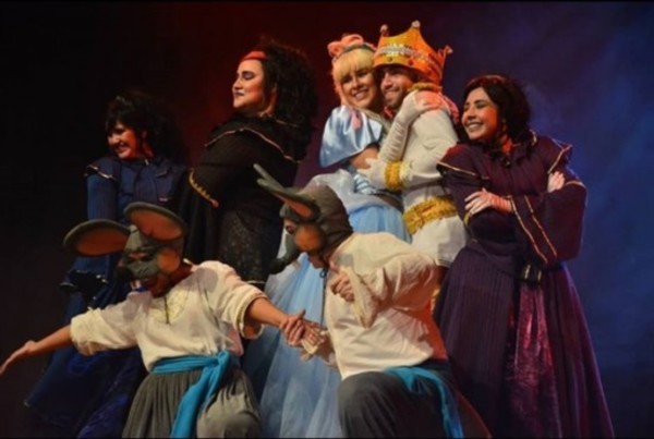 La Cenicienta, Otra Obra En El Teatro Latino
