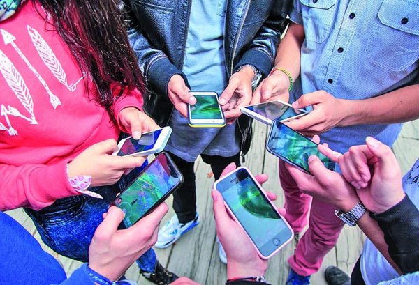 Paraguayos hiperconectados: Acceso a internet llega a 65%