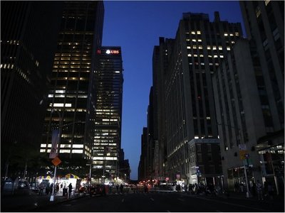 Apagón dejó a oscuras el centro de Manhattan durante casi 4 horas