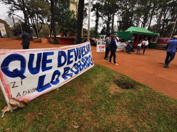 Indignados manifiestan su repudio a "jueces corruptos" y a clan Zacarías
