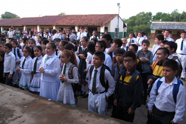 Fin de las vacaciones: Este lunes retoman las clases en instituciones públicas - ADN Paraguayo