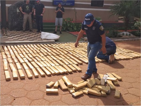 Detienen camioneta con 700 kilos de marihuana prensada