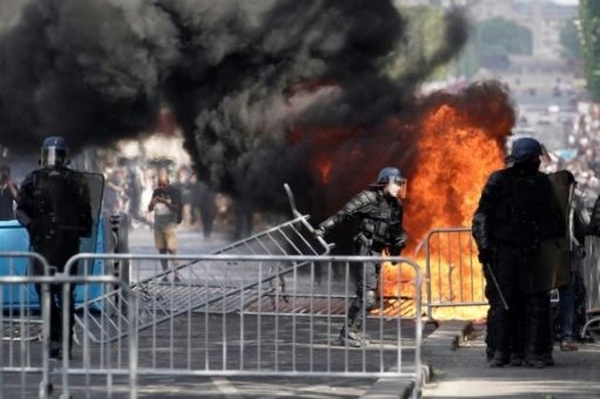 Francia: Tensión entre policías y manifestantes empañan desfile del 14 de julio » Ñanduti