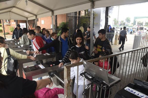 Casi 200.000 personas ya visitaron la Expo - Nacionales - ABC Color