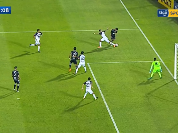 Jugadón de Hugo Quintana