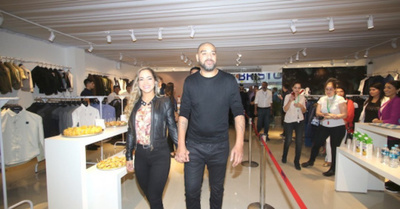 Adriano en la Expo marcado por su yiyi