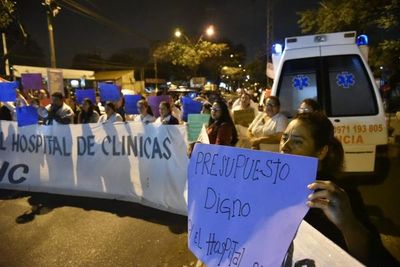 Trabajadores de Clínicas bloquean Mcal. López   - Nacionales - ABC Color