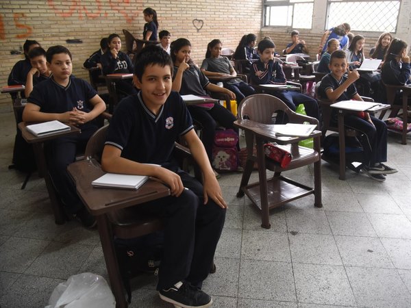Alumnos de 50 escuelas vuelven a clases sin maestros tras el receso