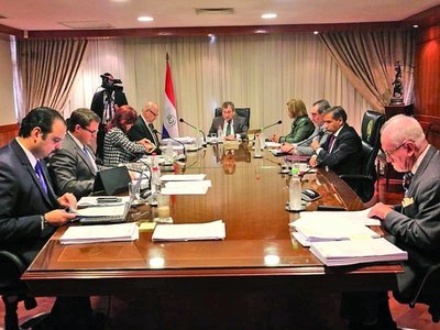 Corte paga al año G. 932 millones en combustibles y almuerzos