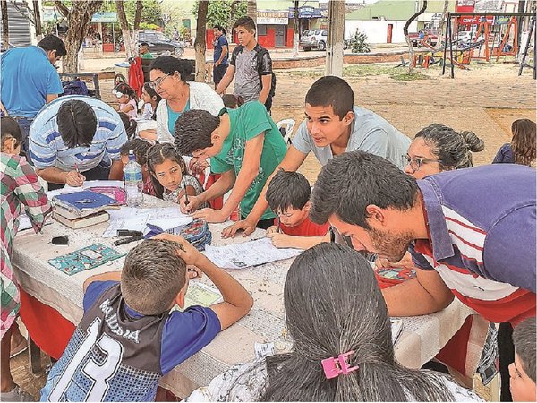 Niños hicieron tareas de Matemáticas en clases gratuitas en el parque