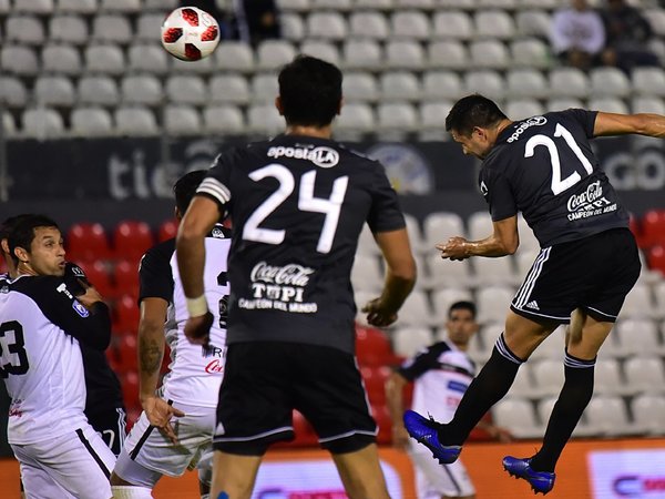 Apabulló usando la cabeza