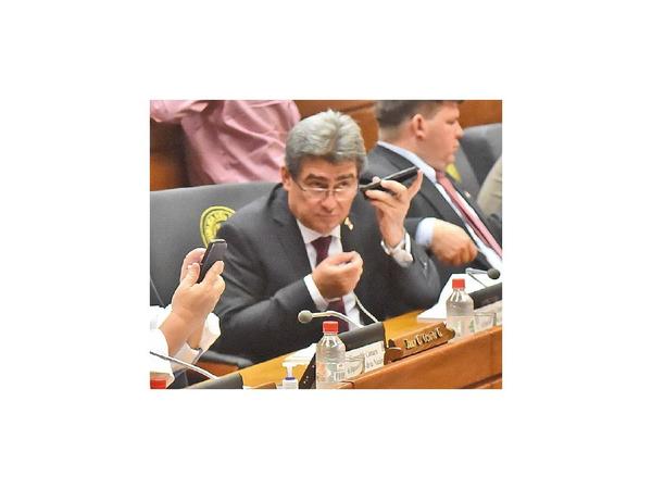 Cuestionadas figuras al CM: González y Torres Kirmser