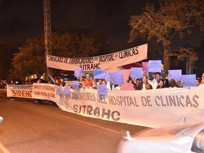Huelga en Clínicas inicia con cierres intermitentes sobre Mariscal López