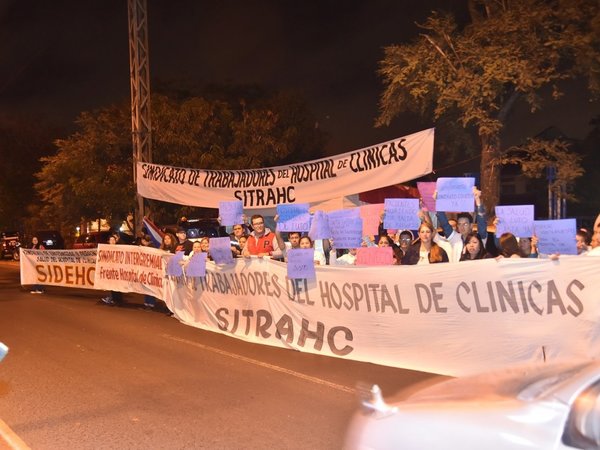 Huelga en Clínicas inicia con cierres intermitentes sobre Mariscal López