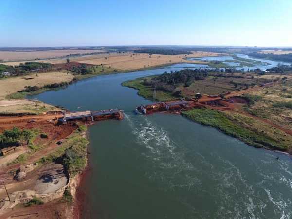 Puente entre Hernandarias y Minga Guazú estará listo en noviembre