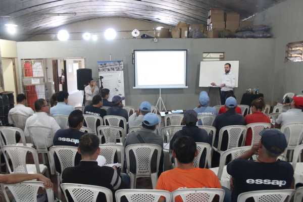 ESSAP capacita a funcionarios en lectura de medidores - .::RADIO NACIONAL::.