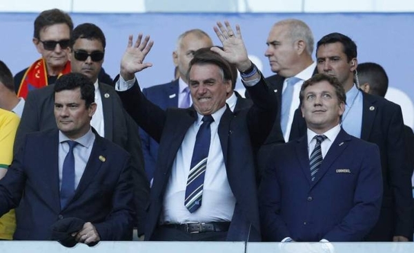 HOY / Bolsonaro tilda como "show" la denuncia de Messi de corrupción