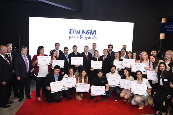 Unas veinte microempresas resultaron ganadoras del concurso "Con vos Paraguay Puede" - .::RADIO NACIONAL::.