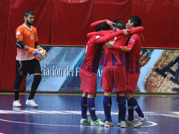 Cerro Porteño golea y se clasifica a los cuartos de final