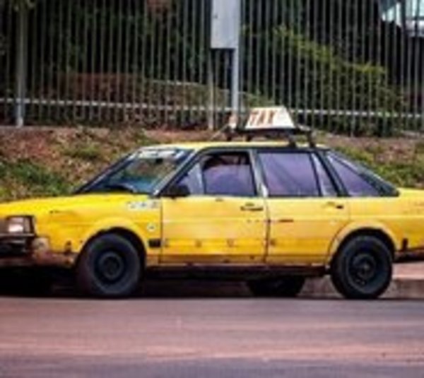 Vetustos taxis circulan por la capital - Paraguay.com