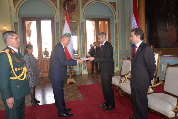 Mandatario recibió cartas credenciales de embajador de Líbano | .::Agencia IP::.
